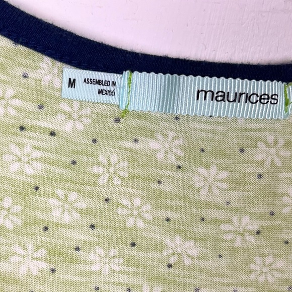 Maurice’s Green Daisy Top with a Lizard, Snake, and Frogs - Picture 4 of 10